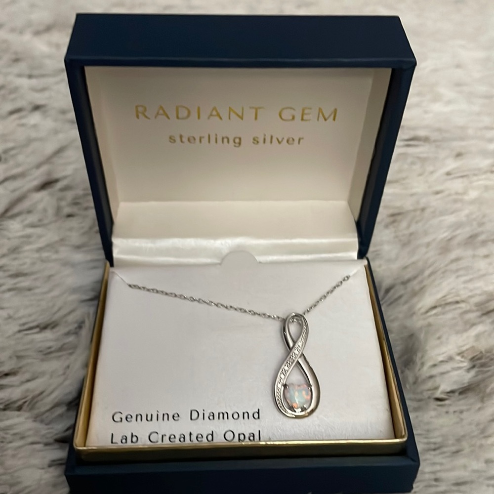 “Radiant Gem”sterling silver,opal stone,genuine diamond pendant necklace.New.
